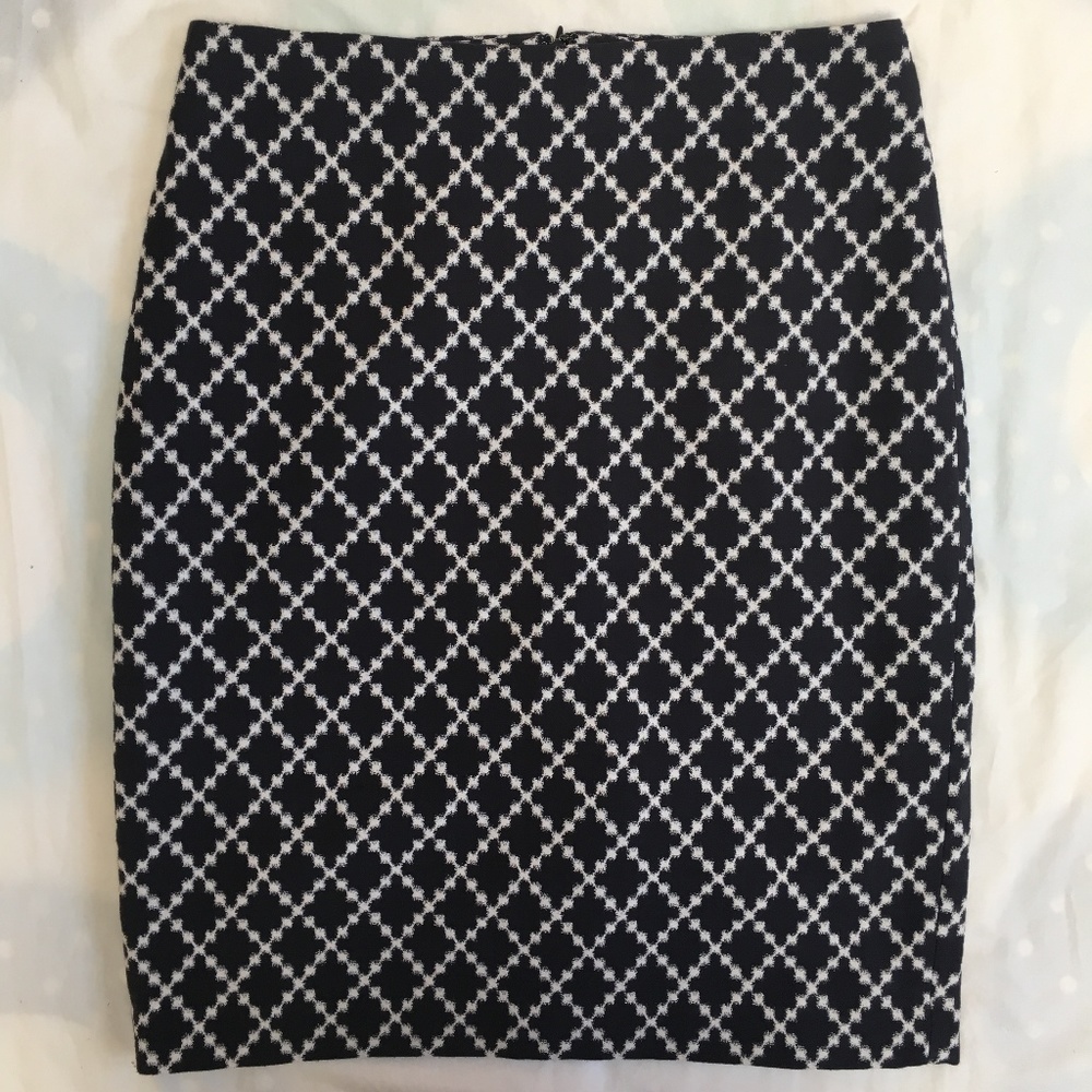 Ann Taylor Navy and White Patterned Pencil Skirt